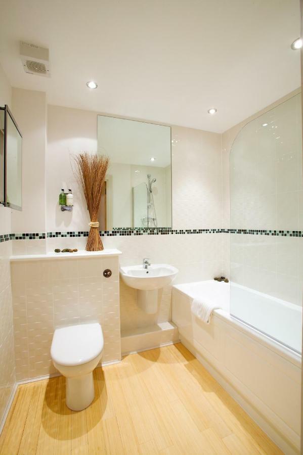 2 Bed 2 Bath At Pelican Hse In Newbury - Free Secure, Allocated Parking Newbury (Berkshire) Exterior foto